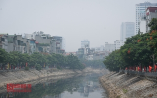 Môi trường - Hà Nội: Không khí ô nhiễm nghiêm trọng, bụi mịn trắng xóa giữa mùa hè (Hình 6).