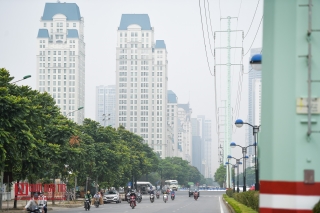 Môi trường - Hà Nội: Không khí ô nhiễm nghiêm trọng, bụi mịn trắng xóa giữa mùa hè (Hình 3).