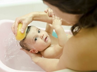 Kiêng tắm khi trẻ ốm - sai lầm nguy hại nhiều người đang mắc phải - Ảnh 2