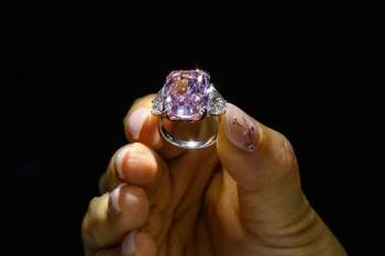 Sakura là viên kim cương lớn nhất thuộc loại này từng xuất hiện trong cuộc đấu giá. Ảnh: Repubblica.