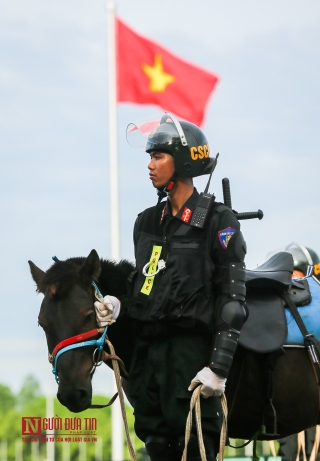 Tin nhanh - Lần đầu tiên cảnh sát cơ động Kỵ binh Việt Nam diễu hành tại Hà Nội (Hình 12).