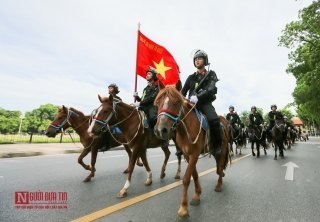 Tin nhanh - Lần đầu tiên cảnh sát cơ động Kỵ binh Việt Nam diễu hành tại Hà Nội (Hình 9).
