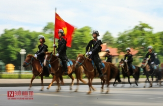 Tin nhanh - Lần đầu tiên cảnh sát cơ động Kỵ binh Việt Nam diễu hành tại Hà Nội (Hình 10).