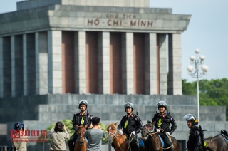 Tin nhanh - Lần đầu tiên cảnh sát cơ động Kỵ binh Việt Nam diễu hành tại Hà Nội (Hình 4).