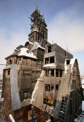 Lạ mắt với kiến trúc độc đáo của căn nhà gỗ 13 tầng ở Nga