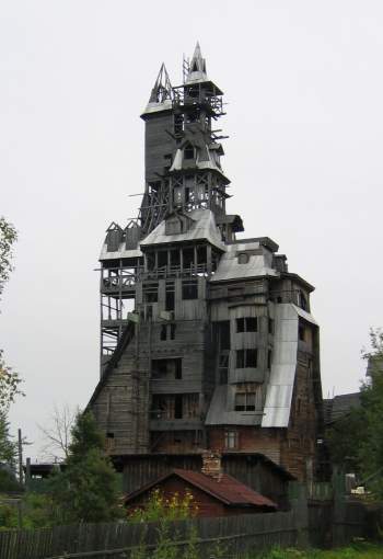 Lạ mắt với kiến trúc độc đáo của căn nhà gỗ 13 tầng ở Nga