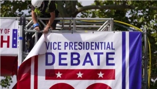 Lập tấm chắn giữa hai ứng viên tranh luận phó tổng thống Mỹ
