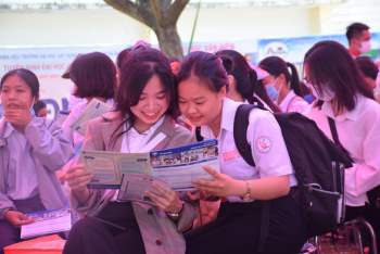 Tư vấn tuyển sinh ở Quảng Nam: Học sinh quan tâm đăng ký xét tuyển online - Ảnh 9.