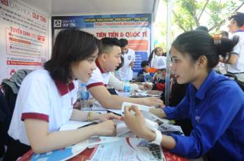Tư vấn tuyển sinh ở Quảng Nam: Học sinh quan tâm đăng ký xét tuyển online - Ảnh 6.