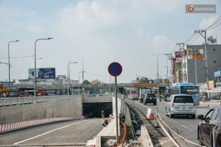Cận cảnh hầm chui hơn 500 tỷ đồng tại điểm đen giao thông ở Sài Gòn trước ngày thông xe - Ảnh 1.