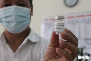 100 nhân viên y tế ở Đà Nẵng đã được tiêm vắc xin COVID-19 - Ảnh 2.