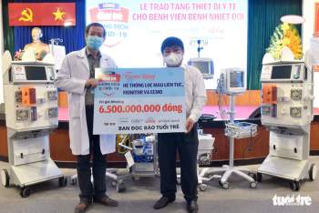 Báo Tuổi Trẻ trao tặng thiết bị y tế trị giá 6,5 tỉ đồng cho Bệnh viện Bệnh nhiệt đới TP.HCM - Ảnh 2.