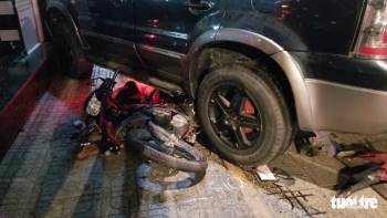 TP.HCM: xe hơi tông hàng loạt xe máy, ít nhất 4 người bị thương - Ảnh 3.