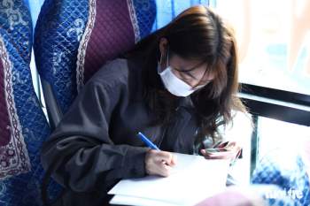 Hành khách Hà Nội phải đeo khẩu trang, đo thân nhiệt, khai báo y tế khi lên xe - Ảnh 7.