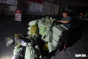 Chợ côn trùng bán châu chấu, cào cào, dế... trong 2 giờ mỗi sáng Sài Gòn - Ảnh 6.
