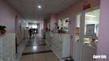 Nhiều học sinh ở Hà Nội đau bụng, buồn ói sau bữa ăn trưa - Ảnh 2.