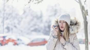 Những bệnh lý dễ gặp phải khi thời tiết trở lạnh và lời khuyên bảo vệ sức khỏe - Ảnh 2.