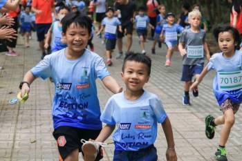 Gần 1.500 người tham gia chạy gây quỹ vì trẻ em mồ côi - ảnh 2
