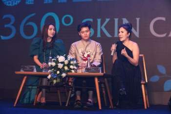 Tổng giám đốc Minh Khương Group, chuyên gia Bích Na và Mịn beauty blogger tại buổi trò chuyện tại sự kiện ra mắt sản phẩm mới