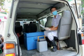 Các bệnh viện ở Hà Nội khởi động lại quy trình khám, chữa bệnh phòng chống Covid-19 - Ảnh 1.