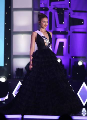 Thí sinh Miss USA mặc lạc quẻ giống Kiều Loan, đạo nhái váy Hoàng Thùy trong phần thi dạ hội Ảnh 20