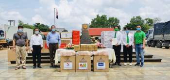 Tập đoàn Mai Linh hỗ trợ lương thực và thiết bị y tế cho kiều bào Campuchia - Ảnh 1.