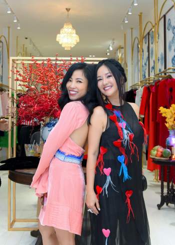 Hồng Nhung và người mẫu Thúy Hạnh diện đồ trẻ trung tại sự kiện thời trang - Ảnh 1.