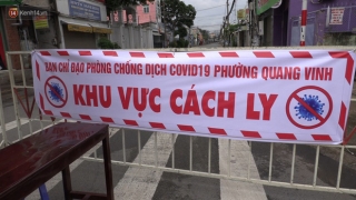 Ảnh, clip: Phong tỏa đường Hồ Văn Đại ở TP Biên Hòa lúc 12 giờ trưa nay - Ảnh 2.