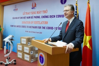 Mỹ tặng máy thở cho Việt Nam để ứng phó đại dịch Covid-19
