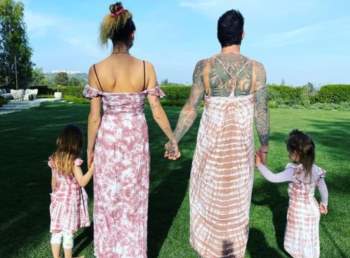 Trưởng nhóm Maroon 5 'gây sốc' mặc váy hồng, hóa ra các ông bố có thể làm những điều tuyệt vời hơn tưởng tượng cho con gái - Ảnh 2.