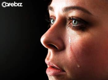 Khi bạn khóc, nước mắt sẽ giúp tiêu diệt vi khuẩn, giảm căng thẳng và giải phóng độc tố: Đừng dại kìm nén thứ cảm xúc rất đỗi con người ấy - Ảnh 1.