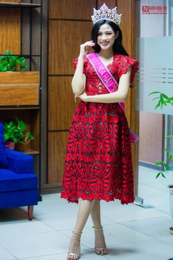 Ngôi sao - Hoa hậu Đỗ Thị Hà: 'Làm hoa hậu không hề khó' 