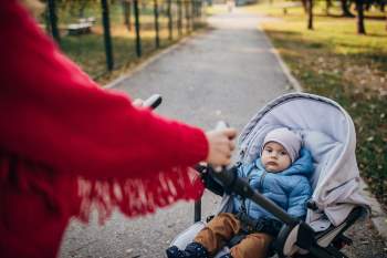 Mẹo giúp bé ngủ thẳng giấc suốt đêm siêu đơn giản nhưng không mấy ai biết - Ảnh 2.