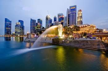 Singapore từ trước đến nay luôn được biết đến với biệt danh “Đảo quốc sư tử”. Tới Singapore, đa số du khách sẽ tới thăm tượng Sư tử Merlion, công trình được khởi công dây dựng năm 1971, hoàn thành năm 1972, cao 8,6 m, nặng 70 tấn. Ảnh: BBC.