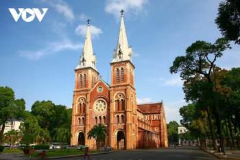 Mùa Giáng sinh, chiêm ngưỡng vẻ đẹp của Nhà thờ Đức Bà Sài Gòn - 1