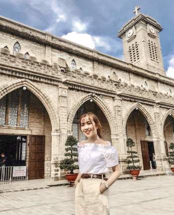 Nhà thờ Núi có tên chính thức là Nhà thờ chính tòa Kitô Vua. Đây là nhà thờ Công giáo nổi tiếng ở Nha Trang (Khánh Hòa). Công trình đã tồn tại hơn 80 năm, thu hút du khách bởi lối kiến trúc độc đáo, mang vẻ đẹp cổ kính, đậm chất phương Tây. Ảnh: Phươngnha_.