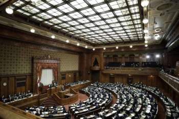 Nhật Bản thông qua luật phân phát miễn phí vắc-xin Covid-19