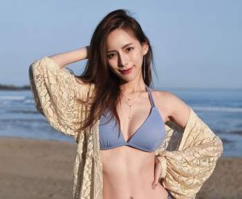 Wang Mei là một trong những tiếp viên hàng không nổi tiếng tại Đài Loan (Trung Quốc). Có gương mặt xinh đẹp, dịu dàng cùng thân hình nóng bỏng, Wang Mei được không ít dân mạng mệnh danh là phiên bản đời thực của Nami - nàng hoa tiêu gợi cảm trong bộ manga One Piece.
