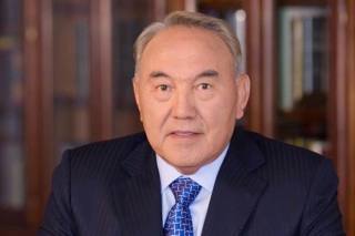 Cuu Tong thong Kazakhstan Nursultan Nazarbayev nhiem SARS-CoV-2 hinh anh 1