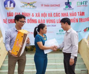 Chương trình thiện nguyện của Báo Gia đình & Xã hội: Nghĩa tình nơi “rốn lũ” miền Trung - Ảnh 3.