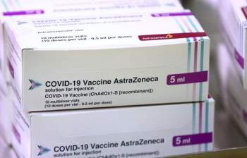 Dich COVID-19: Italy phe duyet su dung vaccine cua hang AstraZeneca hinh anh 1