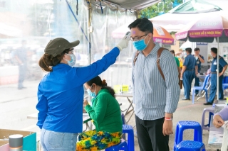 Đội ngũ y bác sĩ bệnh viện Từ Dũ những ngày Covid: Vất vả, nhưng không đơn độc - Ảnh 2.