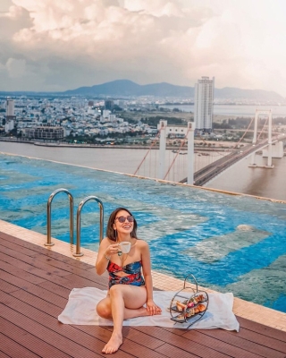 Đà Nẵng: 4 khách sạn 4-5 sao có bể bơi vô cực, view biển cực đẹp chỉ có giá dưới 3 triệu/đêm - Ảnh 1.