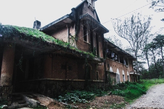 Khám phá những địa điểm bỏ hoang tại Việt Nam như game kinh dị (phần 2): Nhà nguyện Đà Lạt - Ảnh 4.