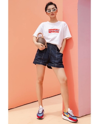 “Soi” các phối đồ mùa hè cực cuốn hút của “Cô Em Trendy” Khánh Linh - Ảnh 3.