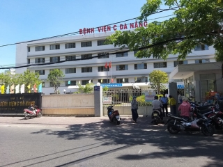 Phong tỏa Bệnh viện C Đà Nẵng liên quan đến ca nghi nhiễm Covid-19 - Ảnh 1.