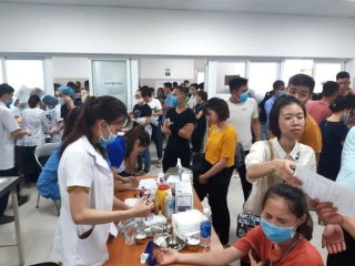 Rừng người đến bệnh viện hiến 230 đơn vị máu cứu 21 nạn nhân vụ T*i n*n thảm khốc ở Quảng Bình - Ảnh 1.