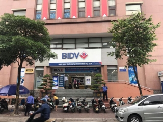 Hình ảnh 2 đối tượng dùng súng cướp 942 triệu đồng chi nhánh ngân hàng BIDV ở Hà Nội - Ảnh 3.