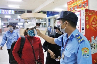 Trong hơn 2 ngày, Bến xe Miền Đông tiếp nhận 19 chuyến xe từ Đà Nẵng đến - Ảnh 1.