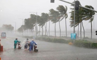 Biển Đông sắp đón áp thấp nhiệt đới có thể gây mưa dông lớn trên đất liền - Ảnh 1.